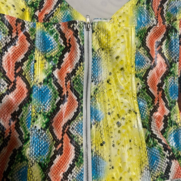 Corset snake print top from pretty little thing - Picture 3 of 5